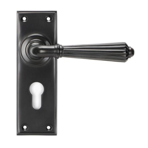 HINTON LEVER HANDLE ON BACKPLATE